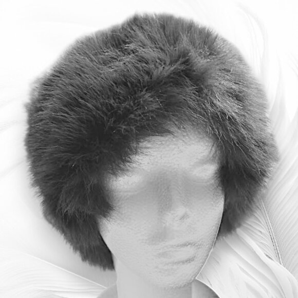 Women’s Elegant Gray Faux Fur Winter Hat - Picture 7 of 8